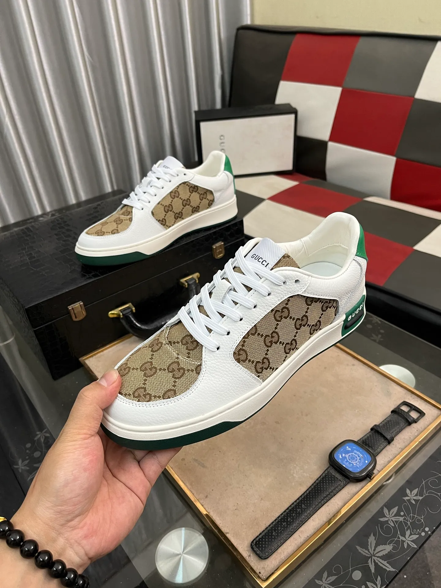 Men's shoes💰420⌚️⌚️[GUCCI] Gucci men's casual shoes are absolutely popular🔥The ultimate matching item for trendy men! The charm of super texture is unstoppable. This is the main recommendation. The upper is made of high-quality cowhide, with pig lining feet and wear-resistant rubber sole. It is noble and elegant! Extremely comfortable🎁🎁You can be as handsome as you want💪 Available in sizes 38-44 and 3️⃣colors
